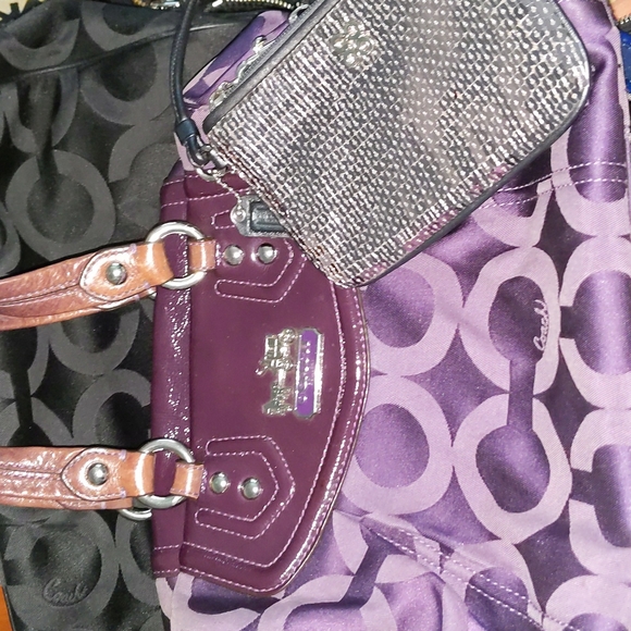 COACH SET RARE PURPLE MEDIUM HANDBAG WITH BEAUTIFUL NEW PURPLE SEQUENCE WRISTLET - Picture 3 of 4